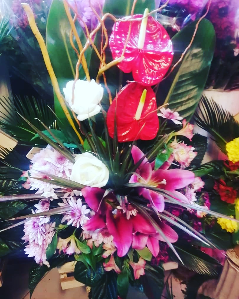 سبد رز آنتریوم با اورینتال | گل هروی سبد رز آنتریوم با اورینتال | گل هروی